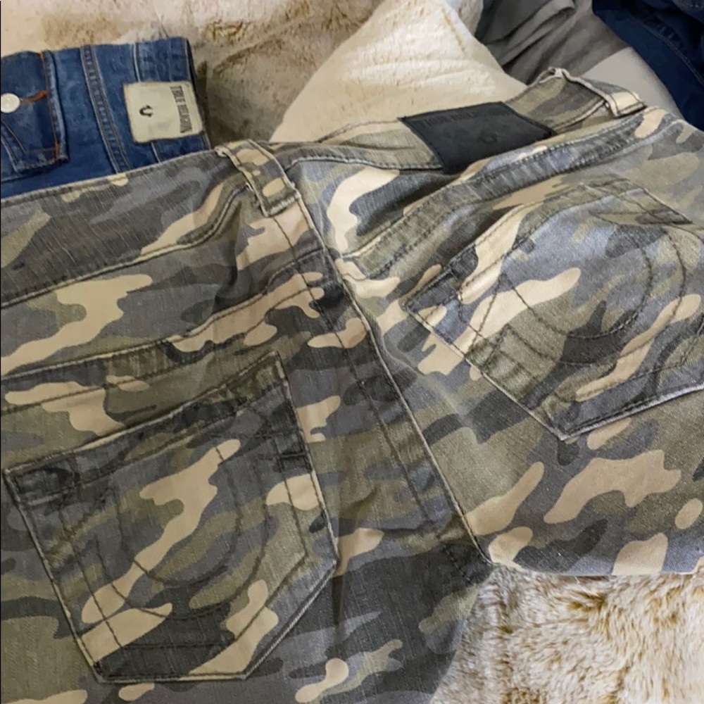 True RELIGION CAMO SHORTS